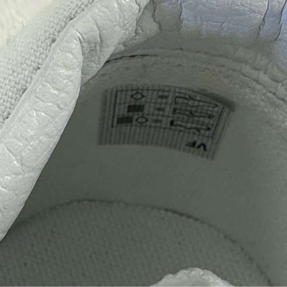 Vans Women's Size 8 Old Skool Skate Shoe White Classic Canvas Low Top Sneakers - Picture 9 of 10